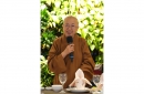 理事長道融法師感謝理監事踴躍與會並準備霧社高山茶跟大家結緣